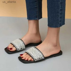 Pantofole a colori solidi donne intrecciate fascino intrecciato set-toe set di vacanze a piedi sandali piatti a infradito casual flip da donna scarpe da donna h240403wv1s