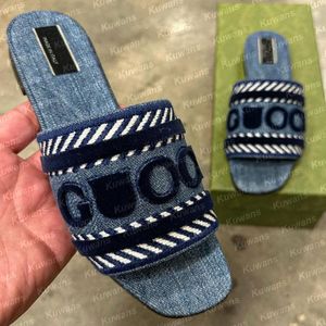 Designer kvinnor glider sandaler platt tofflor plattform denim strand gelé gummi skript broderad duk sommarhöst mulor utomhus vattentät lyx