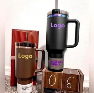 Chocolate Gold Black Chroma 40 Oz Quencher H2.0 Tumblers Cups med handtagslock och halm Cobranded Winter Pink Parade Car Mugs 40oz Tumbler 0403
