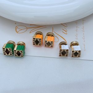 Frauen Designer -Bolzen Ohrringe Emaille Small Block Retro Luxus Nische Hollow Geometric Stud