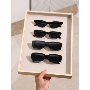4pcs femininos de moda geométrica de moda plástica Óculos de sol pretos para viagens ao ar livre UV400 Acessórios diários