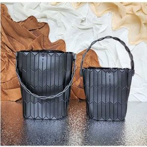 El çantası boşluğu% 95 İndirim Alışveriş 2024 Lüks Tasarımcı Çanta El çantaları Renkli Kova Kadın Torbaları Geometrik Omuz Lingge Sebze Sepet Çantaları