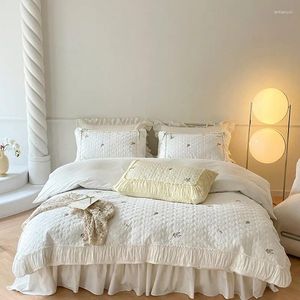 Conjuntos de roupas de cama de algodão lavado Premium premium simples conjunto de flores ultra macias Bordado de bordado acolchoado capa de lençol de lençóis da cama