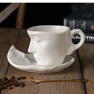 Tassen kreativer Gesicht Porzellan Tasse Tee -Tee -Set küssen Kunst Becher Keramik Kaffee Büro Hochzeit Geschenk Küche Essbar