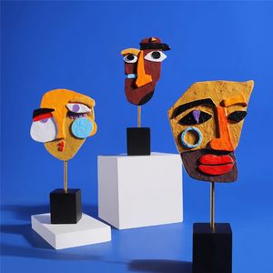 Creative Abstract Face Mask Ornaments Porch Living Room Coffee Shop TV Cabinet Desktop Resin Crafts Ornaments Resin Statues 240318