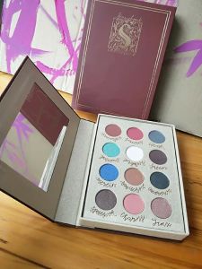 Sun in Stock Storybook Cosmetics Wizardry and Witchcraftアイシャドウパレットストーリーブック