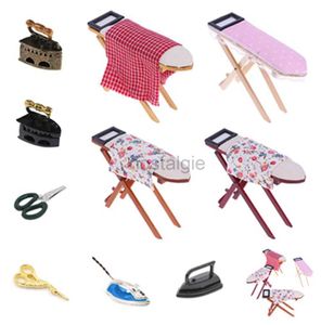 Küchen spielen Food Mini Dollhouse Miniatur 1 12 Spielzeug Vintage Metall Black Iron Board Scissors Eisenkleidung Werkzeug Urniture Toys Accessoires Doll House 2443