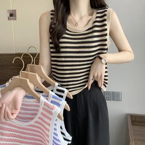 Kadın Tankları Bahar Siyah Beyaz Stripe Boş Out Örgü Kolsuz Kırış Tank Top Kadınlar İçin