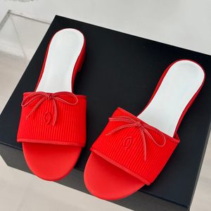 Slippers femininos escorregando em sandálias Designer baixo salto com lâminas de bowknot mias internas clássicas de pêssego vermelho preto azul