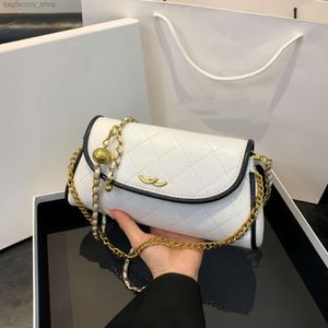 O designer de bolsa de couro vende bolsas femininas de marca com 50% de desconto de moda pequena para bolsa pequena e popular versátil simples ombro crossbody