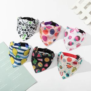 Abbigliamento per cani piccoli barattene al colletto di frutta carina simbolo di frutta Triangolo cucciolo di gatto Scarf Pet Bandage triangolare regolabile