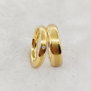 Kupolig bröllopsringar gult guld 18K pläterad titan smycken hög kvalitet senaste designer engagemang älskares par ring