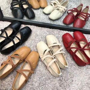 Scarpe casual alla moda flat flat flat francese piccolo balletto rosso 2024 femminili primaverili e autunnali con bocca poco profonda