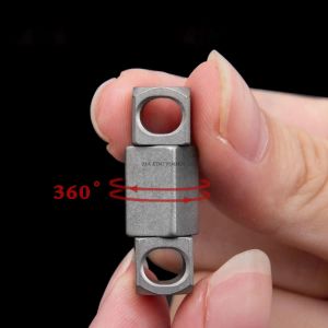 Verktyg Titaniumlegering Keychain Turn Rotary Outdoor Tool EDC Mountaineering Camping Car Keychain Survival Gadgets llaveros