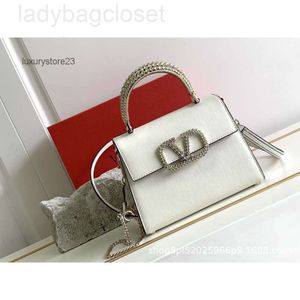 Łańcuch Little vbuckle Valenteno Torka na ramię Vlogo Lady Miniloco Cowhide Handheld Classic Torby skóra 2024 Jedna nowa damska Straddle Modna metalowa torebka skórzana Cote