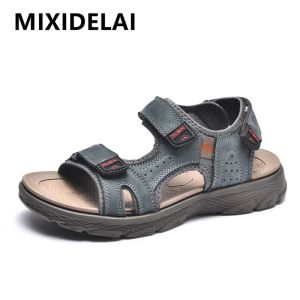 Sandalet Yeni Yaz Orijinal Deri Erkekler Sandalet Yumuşak Erkek Ayakkabı Açık Hafif Plaj Sandalet Moda Marka Taşınma Ayakkabıları Spor ayakkabı