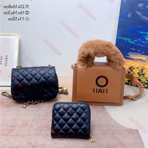 Tasarımcı Crossbody Bag Lüks Çanta Tasarımcı Çanta Kutusu Çanta Tasarımcı Tote Çanta Büyük Marka Peluş Çanta Fangpanzi Cüzdan Üç Parça Set Tarak