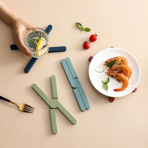 Novo dobrável tapinha de panela de panela dobrável Mesa de silicone resistente a calor Cruzante montanha-russa Placemat Placa de prato de cozinha TRIVETNON TRIVELONONOTELIONE