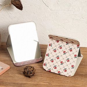 2024 Portable Princess Mirror Leather Retro Folding Mirror Bedroom sovsal Desktop Desktop Makeup HD Dressing Mirror 1. För bärbar