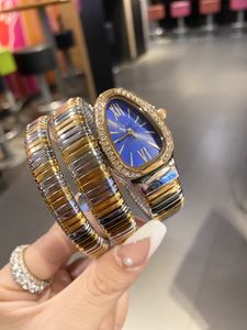 クリスマスバレンタインデーギフト母の日トップグレードの女性の時計スネークゴールドブレスレットハンドクォーツウォッチ高級デザイナー女性ギフトタイミングコード腕時計