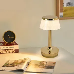 Lâmpadas de mesa Cogumelo de lâmpada de mesa de acrílico de cogumelo Touch Controle Coffee Bar Quarto Estudo Decoração da sala de estar da sala de estar Luz de ambiente LED