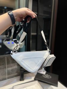 Kobiety trójkąt crossbody torebka na płótnie skórzane torebki Torebka Odłączona uchwyt