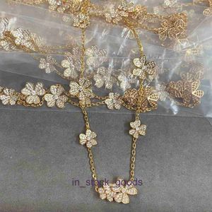 VanCleff High End Designer Halsband för Womens V Gold Plated New Advanced Clover Necklace High Edition Full Diamond High End Elegant Original 1to1 med riktig logotyp