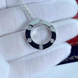 Klassisk design kärlek smycken stor kaka full himmel stjärna kort familjcirkel halsband par titan stålhänge med logotyp
