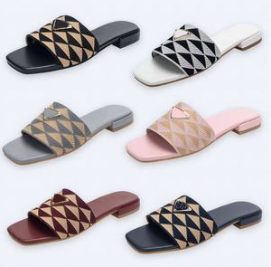 Designer bestickte Stoffrutschen Pantoffeln Metallic Slide Sandalen Stickerei Mules Frauen Low Heel Flip Flops Casual P Sandale Sommer Chunky Heels Gummi -Sohle S6787