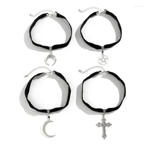 Choker Y1Ue 4pcs Mond Anhänger Halskette Exquisite Sternformen Schlüsselbeinkette Hip Hop Crucifix Neckkäse Ornamente