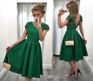 2017 billige Jade Green Short Cocktail -Kleider Spitzen Applikationen Cap Sleeves Party Kleider Rückenless Falten Satin Vintage Knie Länge Prom2715200