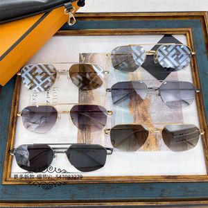 2024 Designer New Luxury Designer Family F Half Frame Solglasögon Kvinnor Ins Personliga tryckbokstäver Lenses Fashionabla Solglasögon Male Fashion FE40062