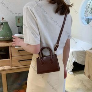 Mała kwadratowa torba Nowa popularna mini torebka retro literackie tłumy na ramię Messenger Female Bag