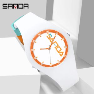 Tittar på Sanda New Fashion Men's Quartz Watches Simple Casual Style Man vattentät handledsklocka för män Kvinnor Boy Clock Relogio Masculino
