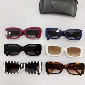 2024 Nuovi occhiali da sole designer di lusso di alta qualità Nuova Hualun Home Ins Red Red Stesso in modo personalizzato Occhiali da sole a cornice stretta femmina VA4108
