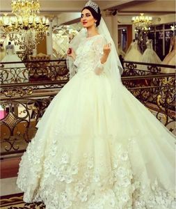 2018 Luxury Lace Pärled Applique Handmade 3D Floral Long Sleeve Cathedral Fabric Wedding Gowns New Muslim Ball Gown Wedding Dresse3775708