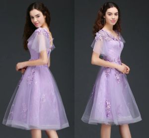 Klänningar lavendel spetsar en linje hemkommande klänningar flare korta ärmar 3d spets blommor en linje prinsessa kort prom party examen klänningar bm0