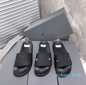Fashion Slip Sliders Paris Slides Sandals tofflor för män Kvinnor Hot Designer Unisex Pool Beach Flip Flops With Box Size 35-45