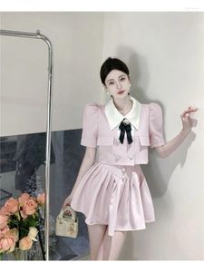 Arbeitskleider Fashion Doll Neck Top Faltenrock Zweiköpfige Frauen doppelt Breasted Bow Temperament süßer Spleiß Koreaner Sommeranzug