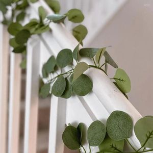 Flores decorativas Eucalyptus decoração de 10 peças Garland Faux Set para cenários de casamentos Acentos de parede de lareira Sala artificial