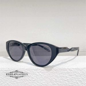 高品質のファッショナブルなサングラス10％オフ高級デザイナーNew Men's and Women's Sunglasses 20％Off Fashion Cat Eye Women Ins Online Red同じねじれた脚