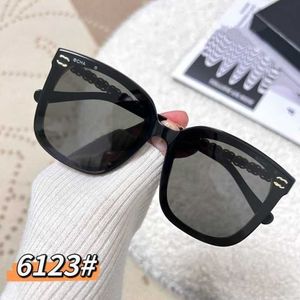 2024 Mode von Luxusdesigner neuer Männer- und Frauen -Sonnenbrillen vor Chan Chain Strick Premium High Edition Brille Large Box