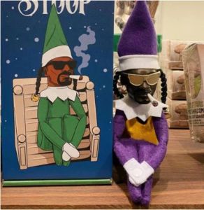 Weihnachtsdekoration Snoop auf einem Stoop Elf Puppe Spy Bent Home Dekoration Jahr Geschenkspielzeug rotgrün blau lila Drop Lieferung Garten Fe DHGU