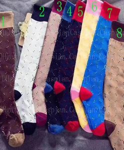 Women Letter Mid Calf Socks Multicolor Letters Cotton Long Sock per feste regalo Hosiery Hosiery High Quality9771018