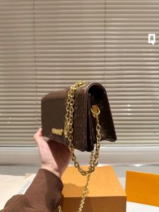 10A new products, chain bag, letter mobile phone bag, wallet, a must-have for girls, texture series counters, retro high-end bags, famous brand bags, summer ladies