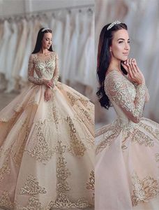 2022 Seksi Lüks Şampanya Quinceanera Balo Gown elbiseler mücevher boyun illüzyon dantel aplikler kristal boncuklar uzun kollu süpürme treni9135891