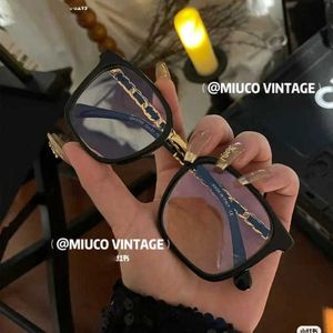 2024 Tasarımcı Moda Lüks Tasarımcı Yeni Büyük Kutu Küçük Koku Aynı Stil Zinciri Mektup Bacak UV Dirençli Gözlük Çerçeve Güneş Gözlüğü Kadınlar için
