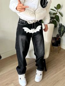 Печатные черные джинсы для мужчин Y2K Модная графическая графическая накрашенная мешковываемые брюки.