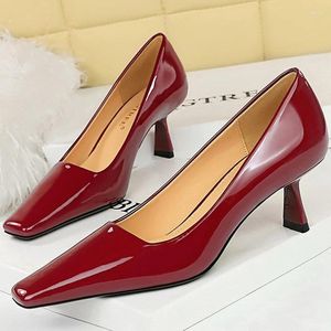 Kleiderschuhe 2024 Elegante Frauen 6 cm High Heels Pumpen Büro Lady Patent Leder Quadrat Zehen Kätzchen Low Burgunder Nackt Brown Deigner