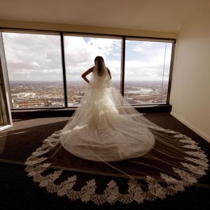 Luxury Real Image Wedding Veils Two Layers Lace Applique Edge Bridal Veils Custom Made Long Cathedral Length 3 Meters Wedding Veil3693761